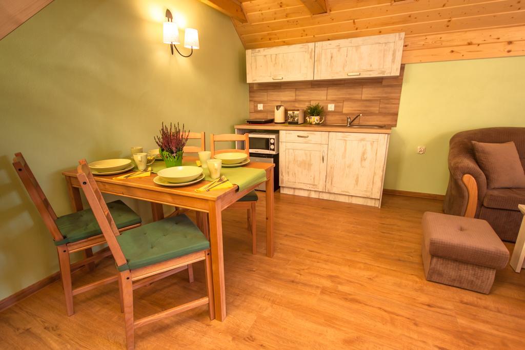 Alpejska Wioska Villa Истебна Стая снимка