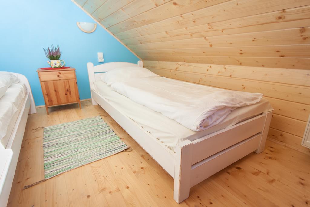 Alpejska Wioska Villa Истебна Стая снимка