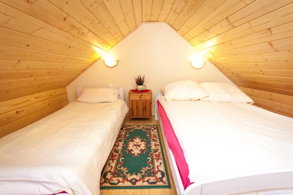 Alpejska Wioska Villa Истебна Стая снимка